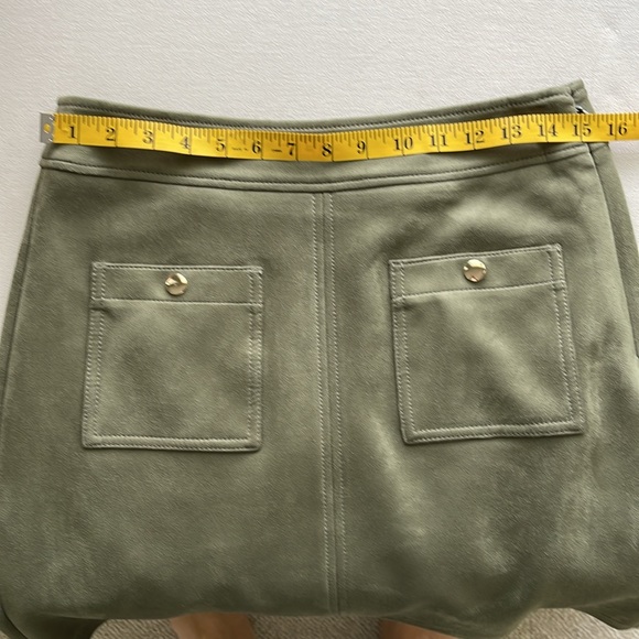 Loft Green micro suede above the knee skirt. Size 4 - Picture 3 of 7